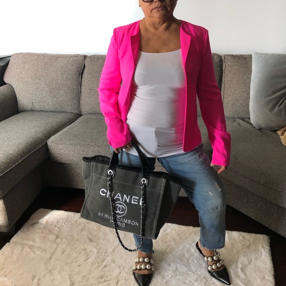 Gorgeous neon pink blazer - Picture 1 of 9